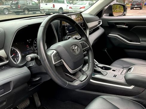 Used 2022 Toyota Highlander XLE image 14