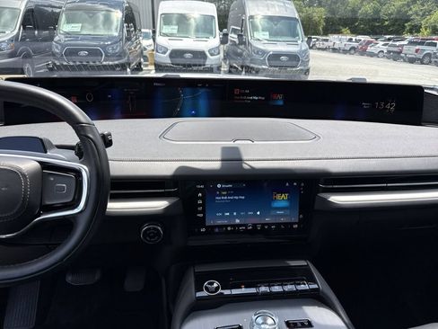 Used 2025 Lincoln Navigator L Reserve AWD/4WD image 29