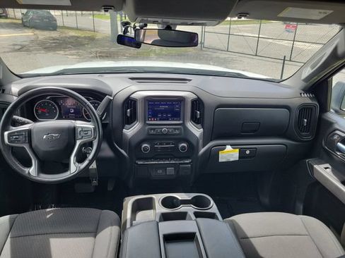 Used 2020 Chevrolet Silverado 1500 Custom w/ Custom Value Package AWD/4WD image 8