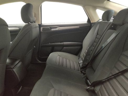 Used 2018 Ford Fusion SE image 18