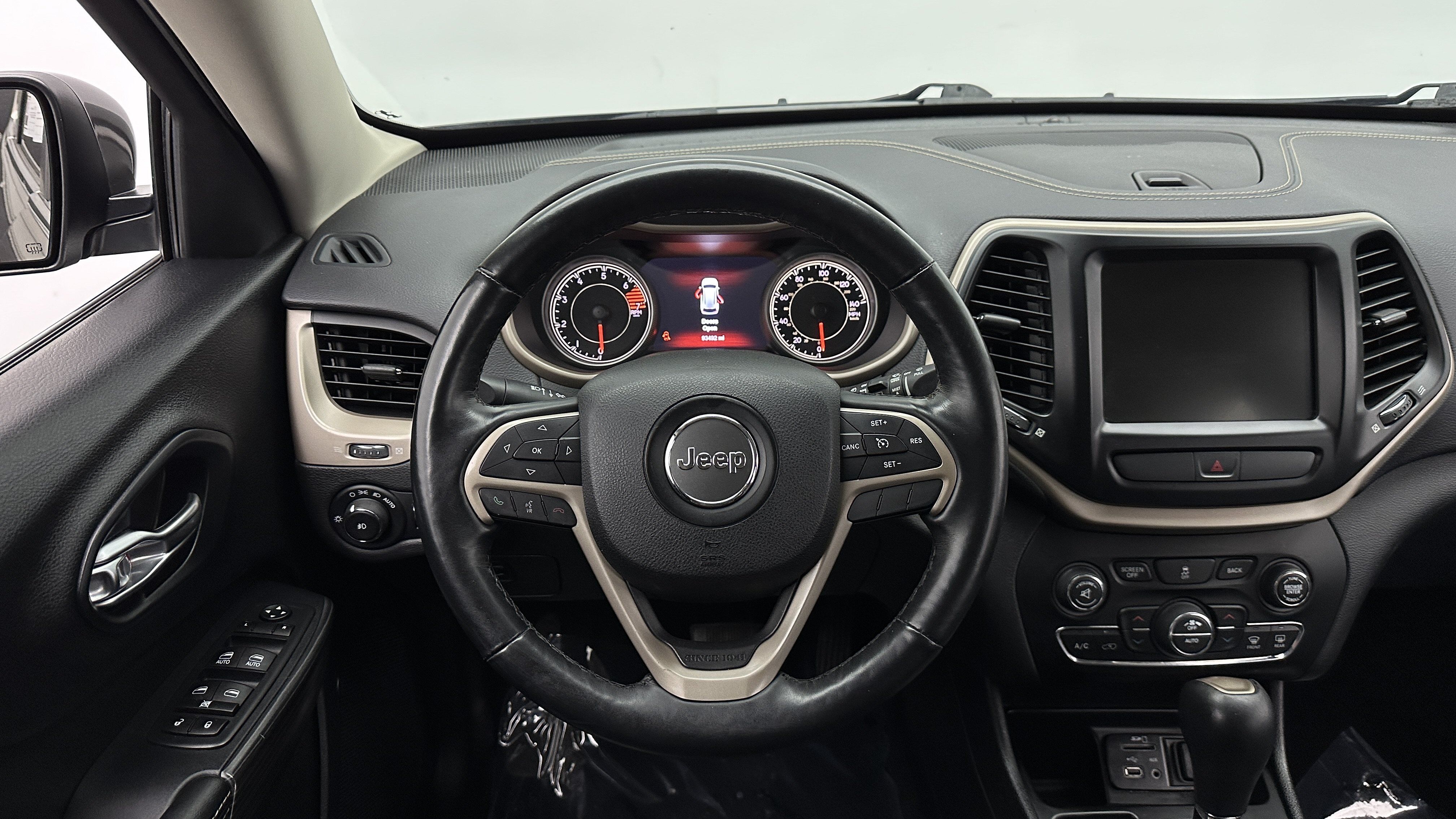 Used 2017 Jeep Cherokee Limited FWD image 36