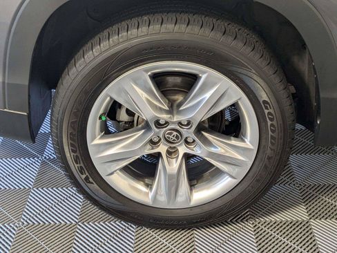 Used 2016 Toyota Highlander Limited FWD image 11