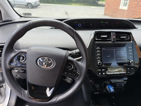 Used 2022 Toyota Prius AWD image 13