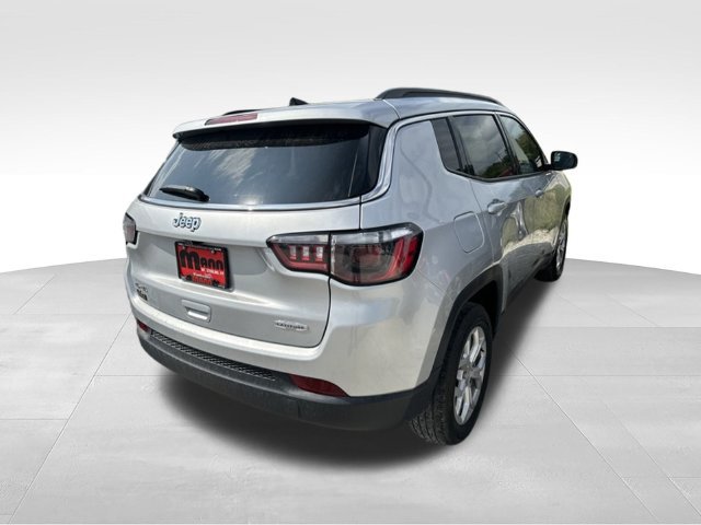 Used 2024 Jeep Compass Latitude AWD/4WD image 13