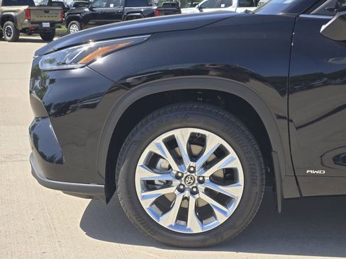 New 2026 Toyota Highlander Limited AWD/4WD image 5