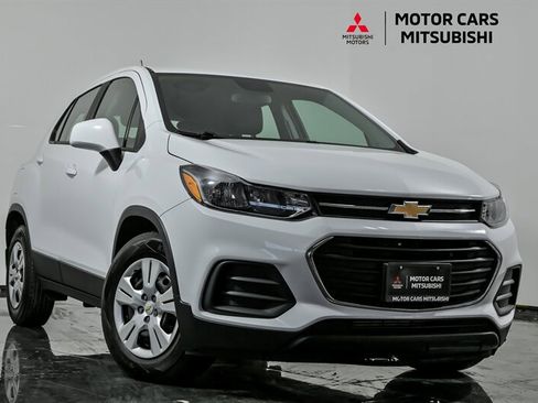 Used 2018 Chevrolet Trax LS image 1