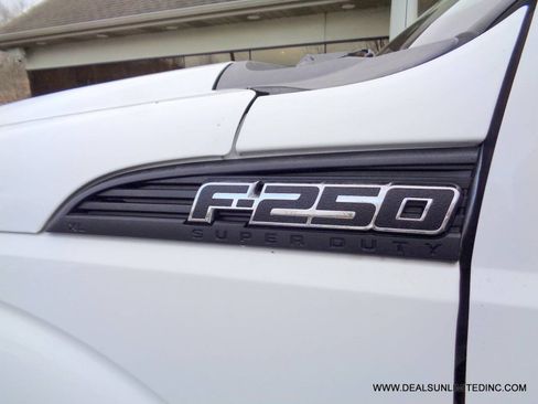 Used 2014 Ford F250 XL w/ Power Equipment Group AWD/4WD image 5