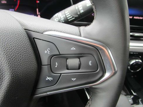 Used 2025 Chevrolet Trax ACTIV w/ Sunroof Package FWD image 31
