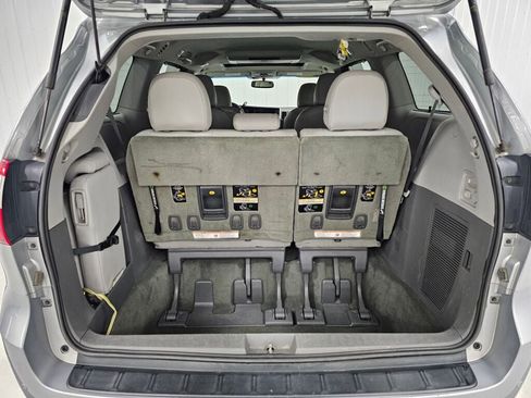 Used 2015 Toyota Sienna XLE Premium FWD image 16