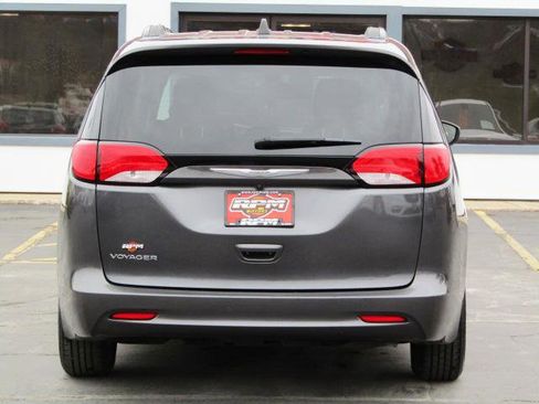 Used 2021 Chrysler Voyager Lxi image 8