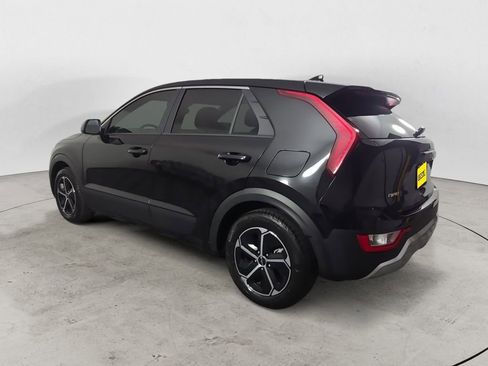 Used 2023 Kia Niro LX FWD image 3
