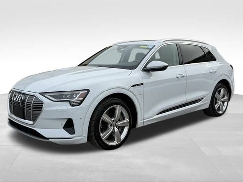 Used 2019 Audi e-tron Premium Plus image 3
