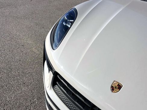 Certified 2024 Porsche Macan image 15