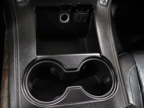 Used 2018 Chevrolet Suburban LT image 30