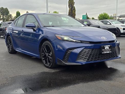 Used 2025 Toyota Camry SE FWD image 7
