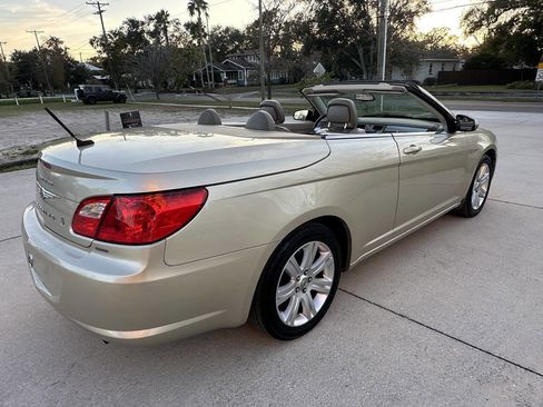 Used 2010 Chrysler Sebring Touring w/ Special Touring Group image 5