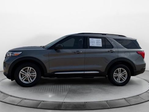 Used 2023 Ford Explorer XLT AWD/4WD image 6