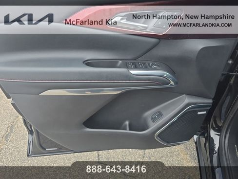 Used 2025 Chevrolet Traverse RS image 11