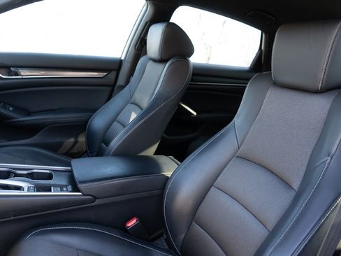 Used 2018 Honda Accord Sport image 13