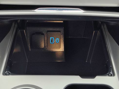 Used 2023 Ford Explorer XLT w/ Equipment Group 202A image 36