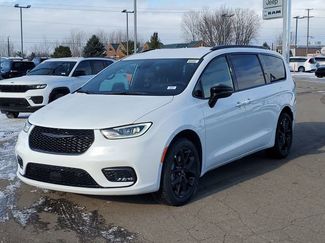 New 2026 Chrysler Pacifica Select w/ S Appearance Package video 2