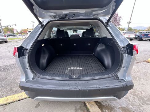 Used 2024 Toyota Corolla Cross XLE w/ Convenience Package image 25