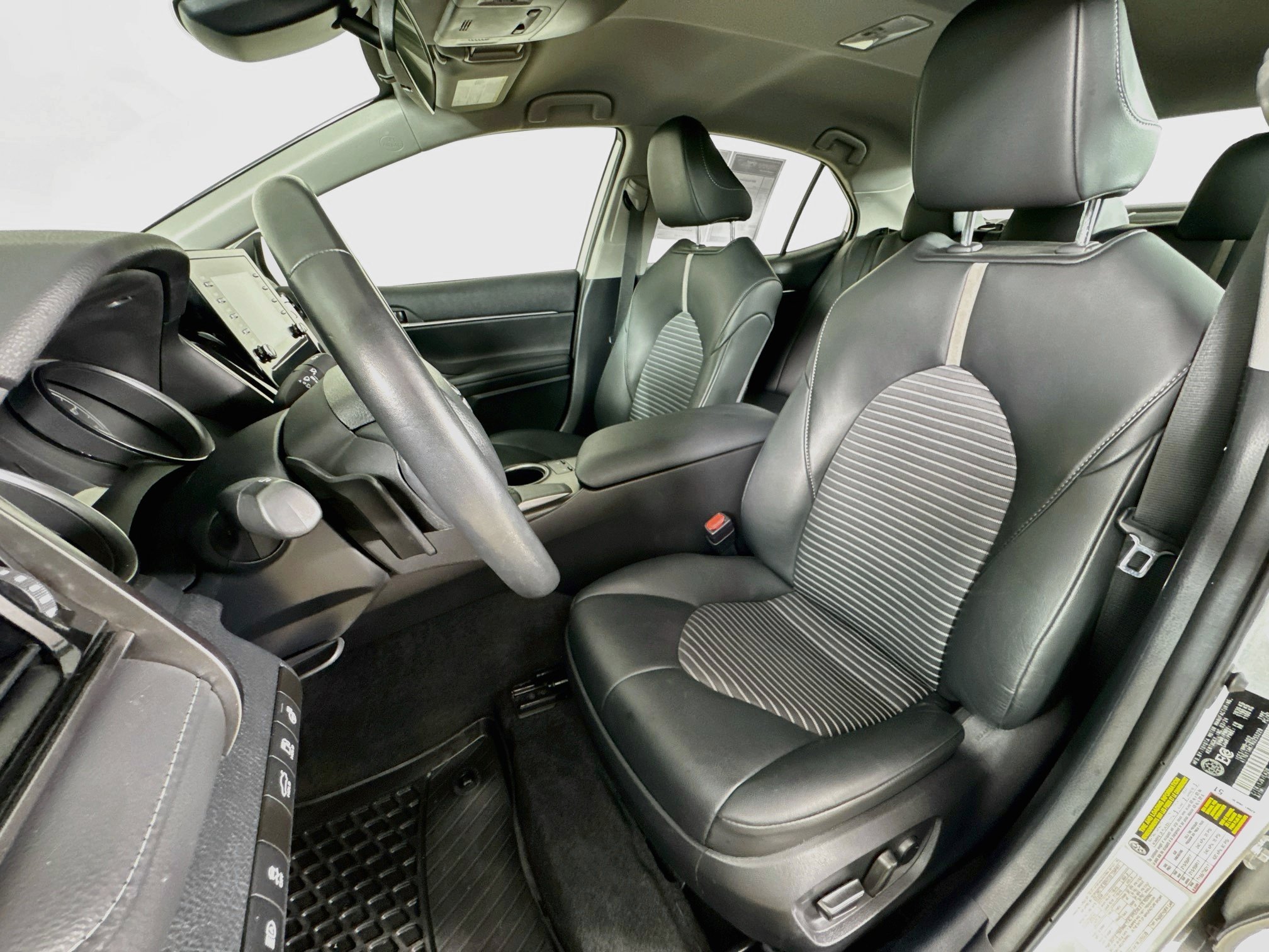 Used 2024 Toyota Camry SE FWD image 2