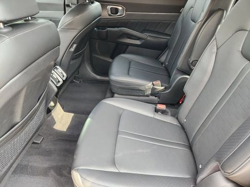 Certified 2025 Kia Sorento SX image 28