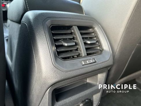 Used 2023 Volkswagen Tiguan SE w/ Panoramic Sunroof Package FWD image 31