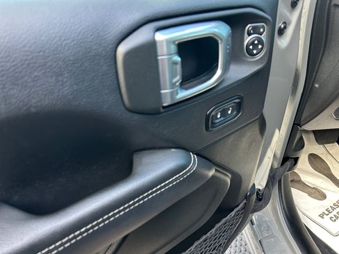 Used 2023 Jeep Wrangler Unlimited Sahara AWD/4WD image 13