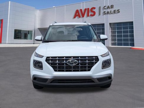 Used 2025 Hyundai Venue SEL FWD image 2