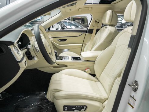 Used 2024 Bentley Flying Spur V8 AWD/4WD image 41
