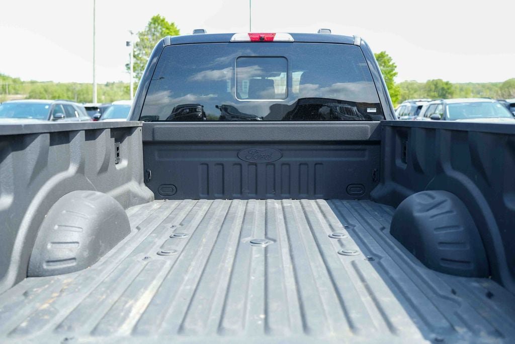 Used 2025 Ford F250 Platinum AWD/4WD image 11