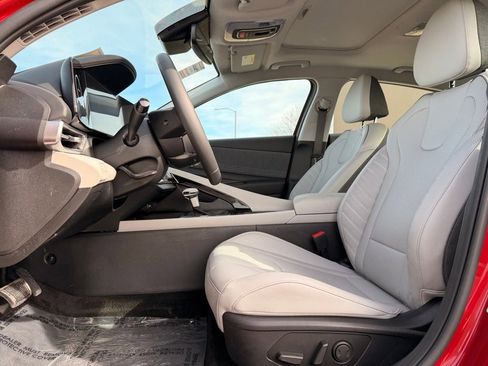 Used 2025 Hyundai Elantra Limited FWD image 27
