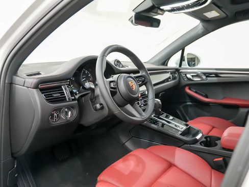 New 2026 Porsche Macan AWD/4WD image 4
