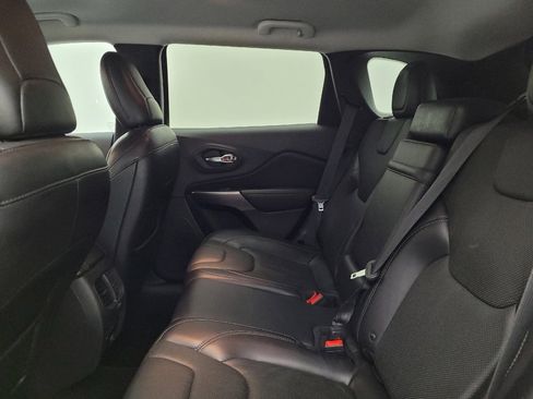 Used 2019 Jeep Cherokee Limited AWD/4WD image 18