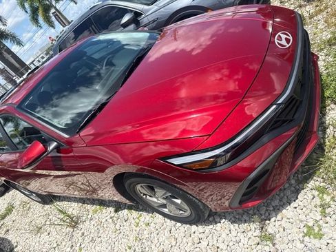 Used 2024 Hyundai Elantra SE FWD image 4