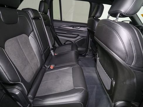 Used 2023 Jeep Grand Cherokee Altitude AWD/4WD image 20