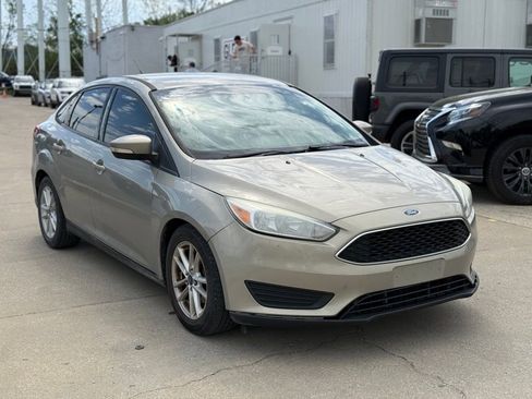 Used 2015 Ford Focus SE image 4