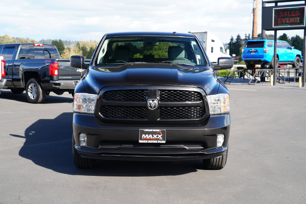 Used 2017 RAM 1500 Express AWD/4WD image 3