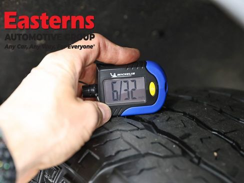 Used 2025 Chevrolet Suburban Z71 image 31