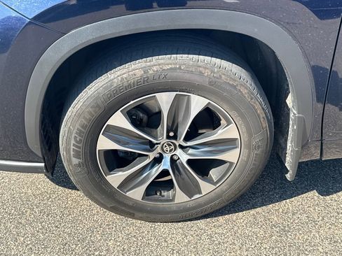 Used 2025 Toyota Highlander XLE image 41