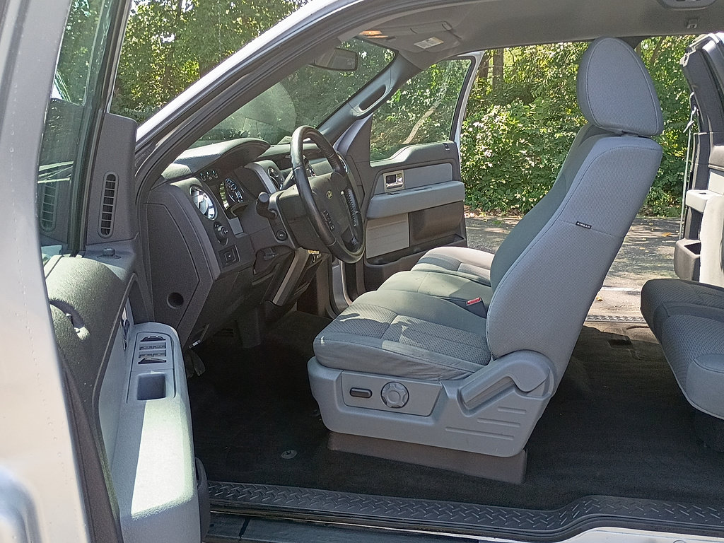 Used 2011 Ford F150 XLT w/ XLT Chrome Pkg AWD/4WD image 10