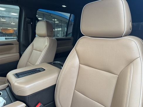 Used 2021 Chevrolet Suburban Premier image 11