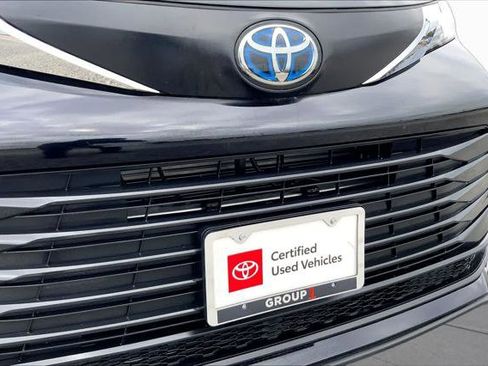Certified 2024 Toyota Sienna LE FWD image 29