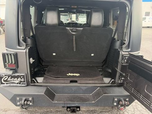 Used 2017 Jeep Wrangler Sahara w/ Connectivity Group AWD/4WD image 19