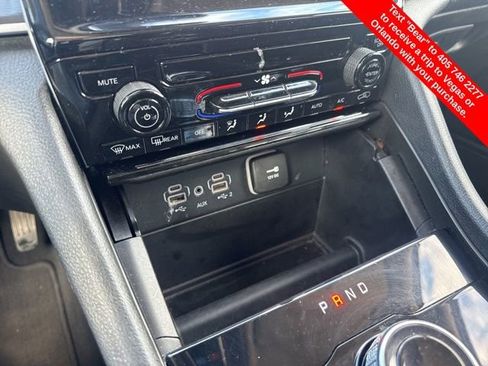 Used 2023 Jeep Grand Cherokee L Laredo image 28