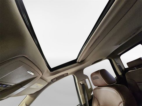 Used 2018 Chevrolet Silverado 1500 High Country image 23