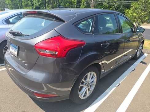 Used 2016 Ford Focus SE w/ SE Cold Weather Package FWD image 5