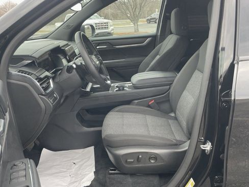 Used 2025 GMC Acadia Elevation image 13